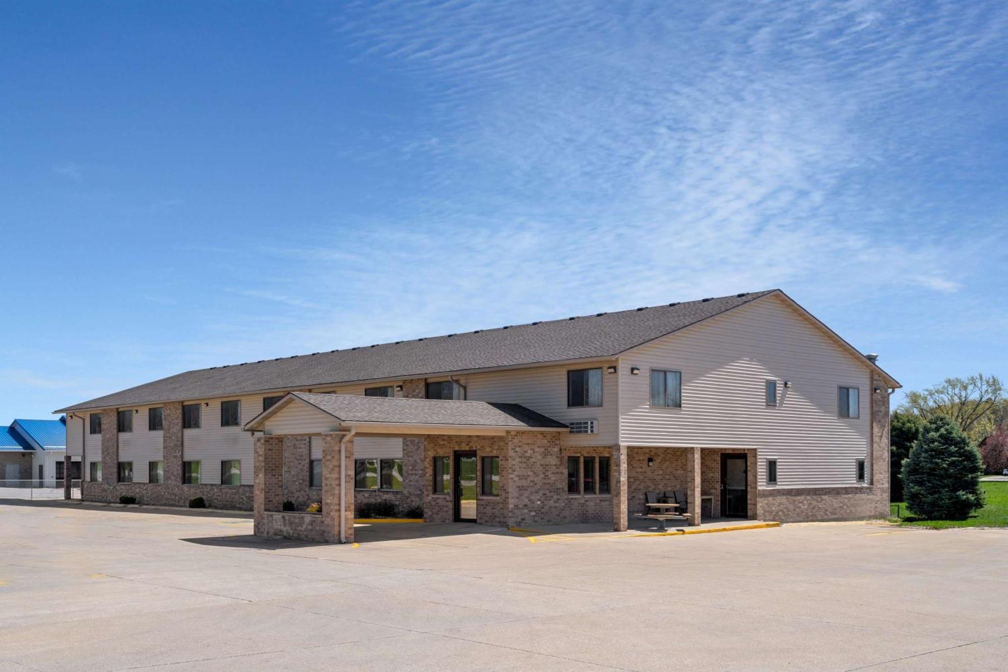 Super 8 By Wyndham Humboldt Exterior foto