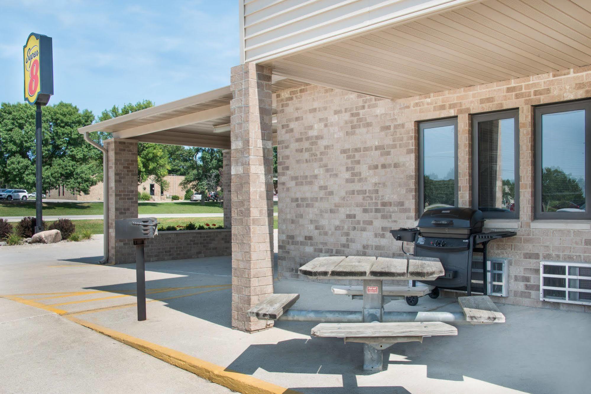 Super 8 By Wyndham Humboldt Exterior foto